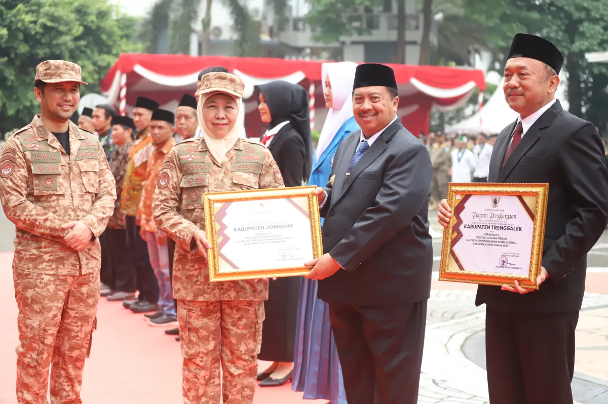 Bupati Jombang Dapat Penghargaan atas Penanganan Konflik Sosial dari Gubernur Jatim