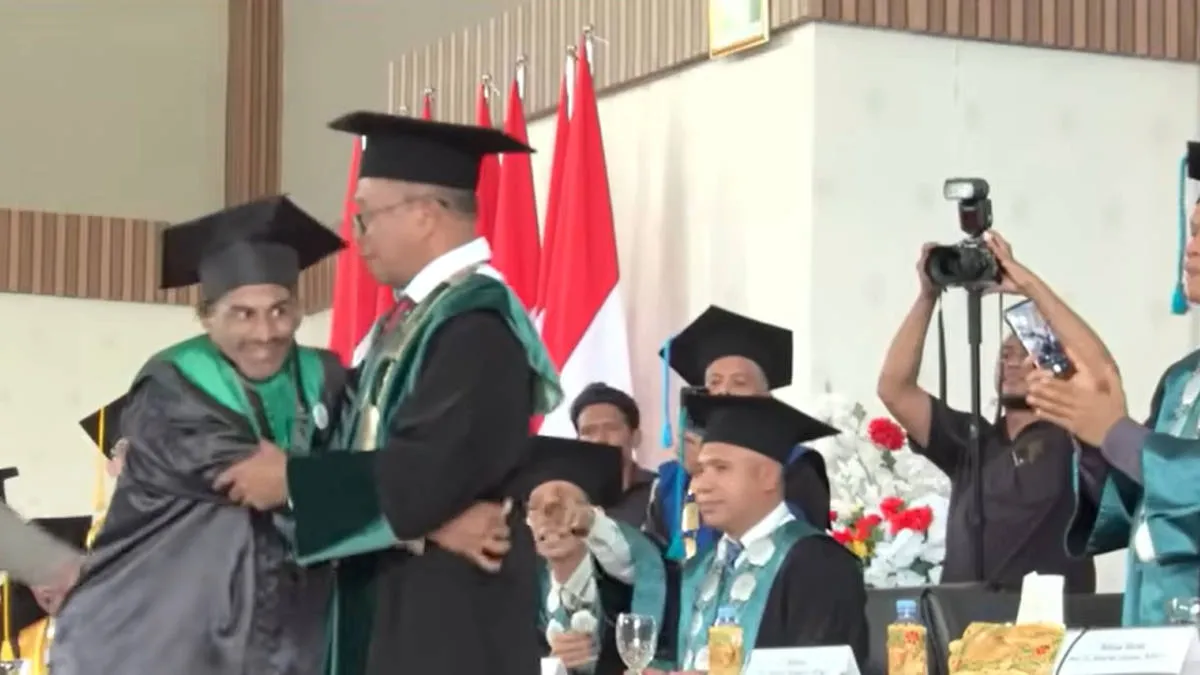Nanang Kasim Uar, Mahasiswa Difabel UIN Ambon, Raih Gelar Sarjana Hukum dengan Predikat Memuaskan