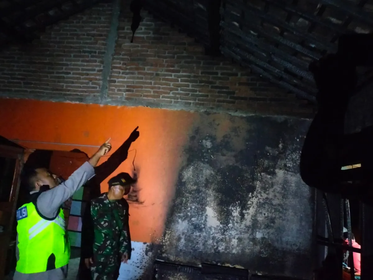 Anak Diduga Gangguan Mental Bakar Rumah Orang Tua di Kebumen