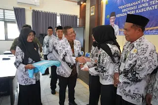 PGRI Jateng Salurkan Bantuan Rp50 Juta untuk Guru Terdampak Banjir di Kudus