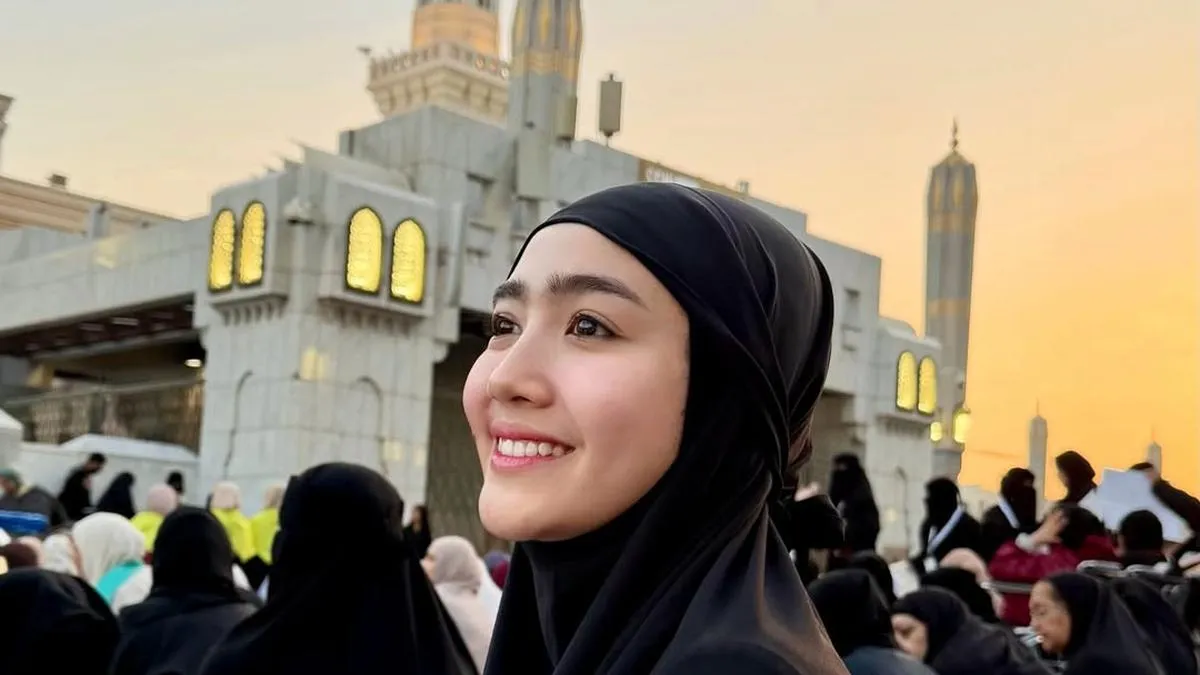 Momen Syahdu Ramadan: Artis Umrah Bersama Pasangan di Madinah