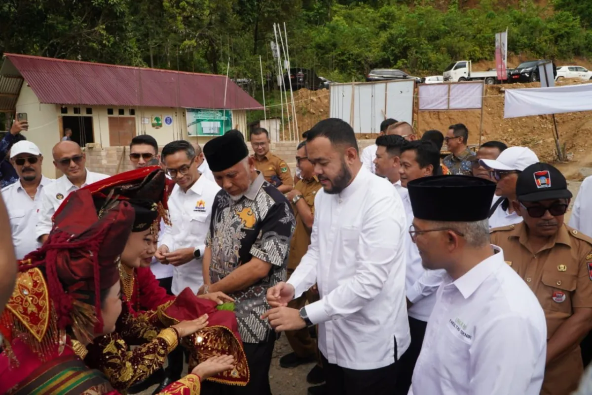 Pemkot Padang dan Kadin Serahkan 10 Hunian Tetap untuk Korban Bencana