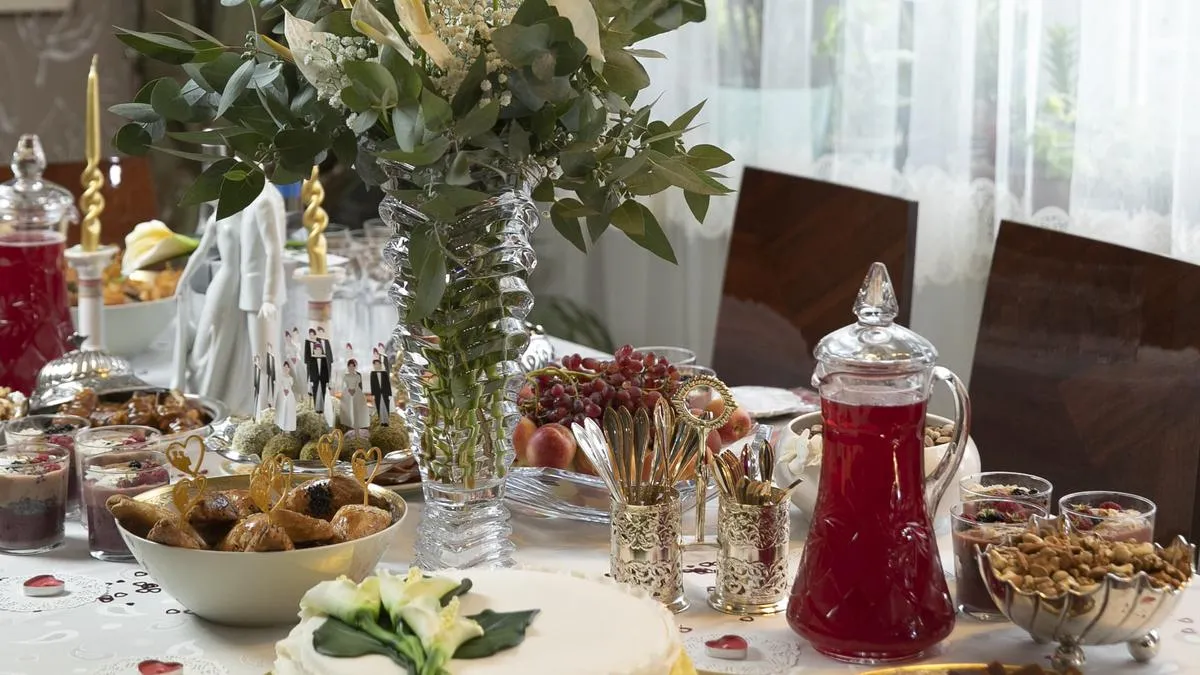 Dekorasi Meja Makan Idul Fitri yang Elegan dan Berkesan