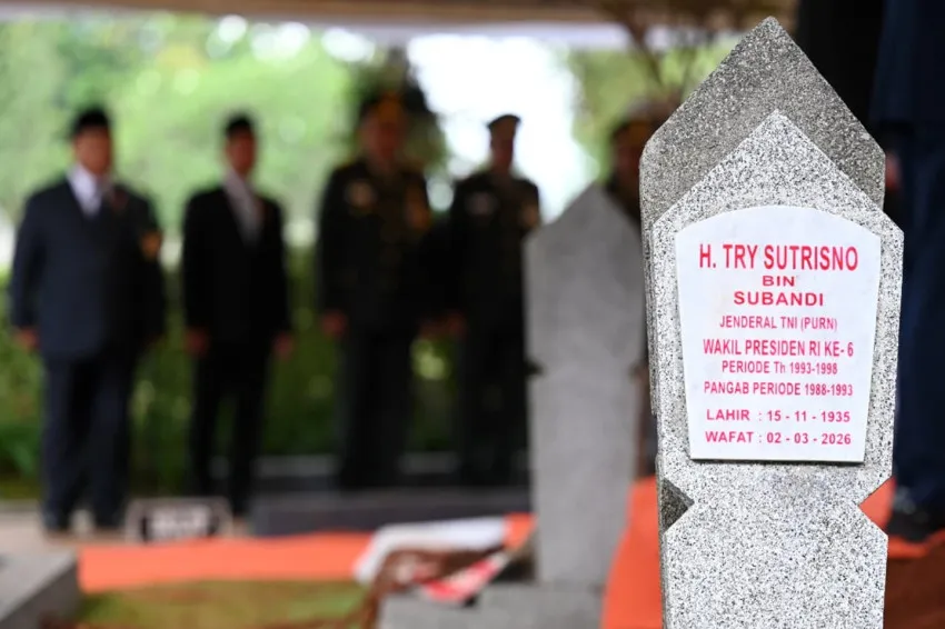 Penghormatan Terakhir, Bendera Merah Putih Dikibarkan Setengah Tiang Tiga Hari untuk Try Sutrisno