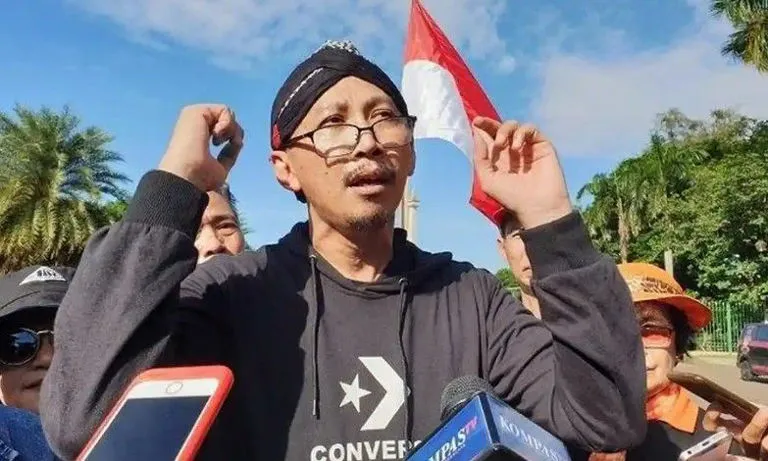 Abu Janda Dikeluarkan dari Acara TV karena Kontroversi Media Sosial