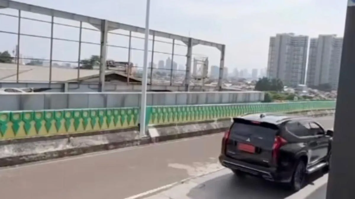 Polisi Selidiki Video Viral Mobil Diduga Berpelat TNI Masuk di 'Jalur Langit' TransJakarta