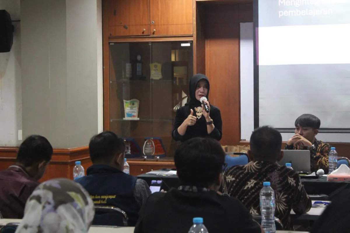 Inovasi Pembelajaran: MGMP Bahasa Inggris Surabaya Hadirkan Workshop Pop Culture