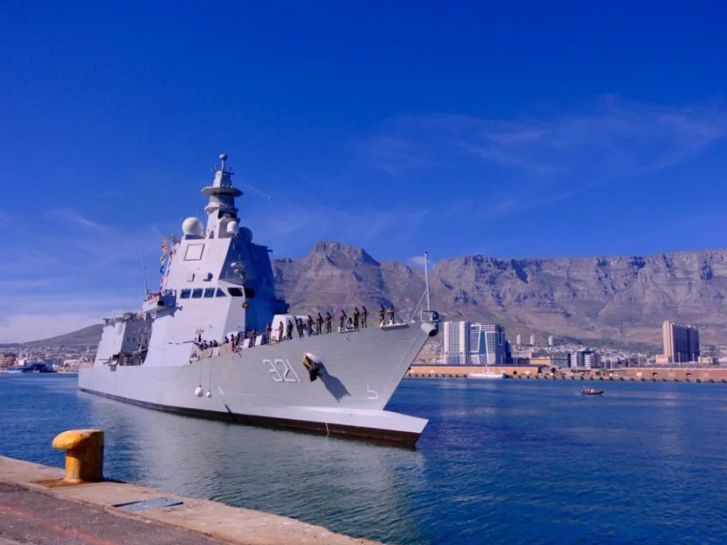 KRI Prabu Siliwangi-321 Perkuat Diplomasi Maritim di Cape Town