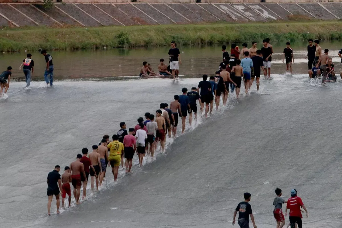 Wali Kota Semarang Ingatkan Bahaya Surfing di Bendung Banjir Kanal Barat