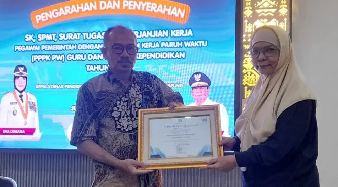 Disdikbud Bandar Lampung Terima Penghargaan UKBI Adaptif dari Kemendikdasmen