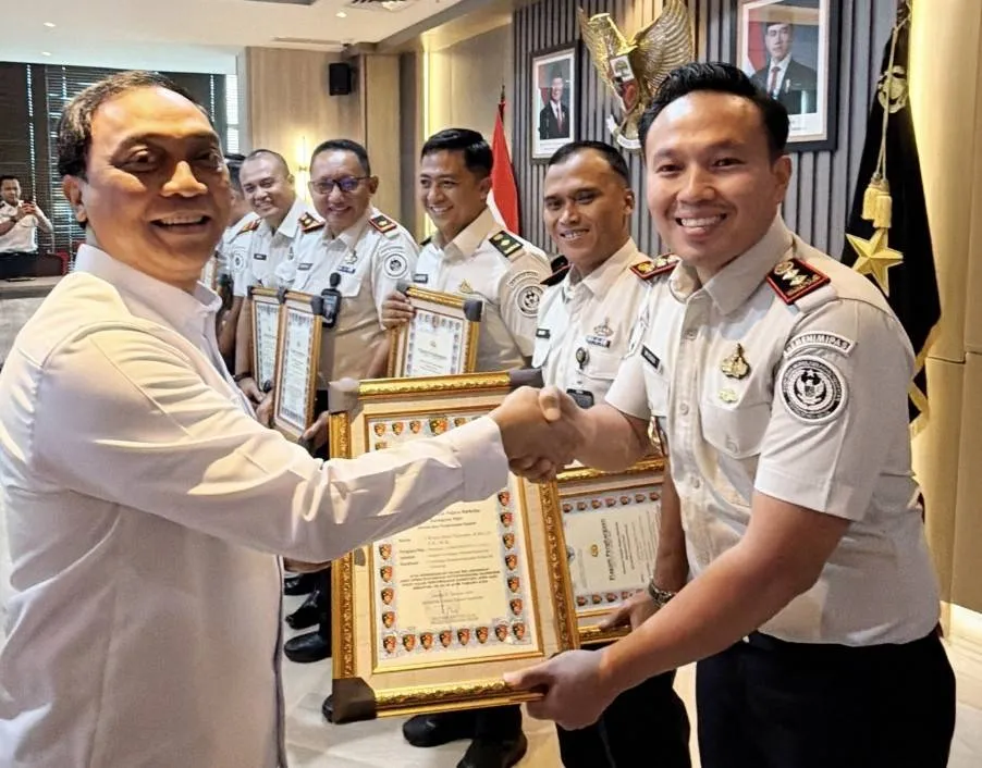 Kalapas Cibinong dan Ka KPLP Terima Penghargaan dari Polri atas Sinergi Pemberantasan Narkoba