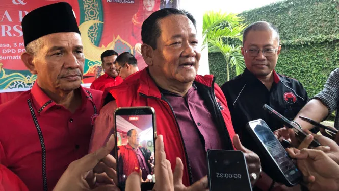 PDI Perjuangan Sumut Serahkan SK 30 DPC, Siap Hadapi Pemilu 2029