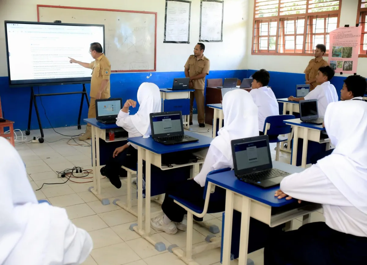 Bupati Halteng Sapa Siswa SMP 6 Banemo Pasca Bentrok Sosial