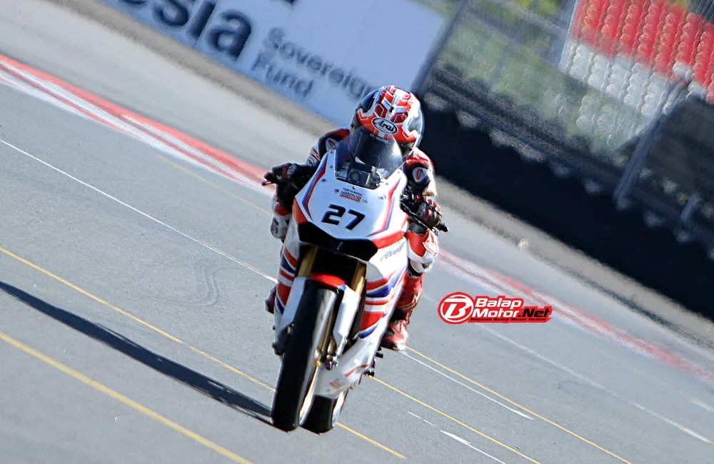 Andi Gilang Dominasi Race 1 Nasional Sport 250 di Mandalika