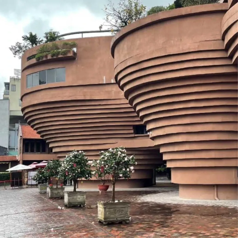 Mahasiswa UMS Eksplorasi Arsitektur Budaya di Bat Trang Pottery Museum Vietnam