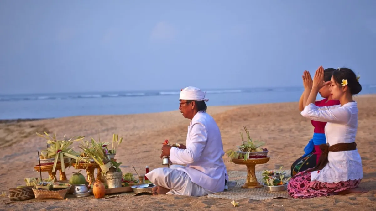 Eksplorasi Budaya Slow Travel di Bali: Dari Melukat hingga Menikmati Senja