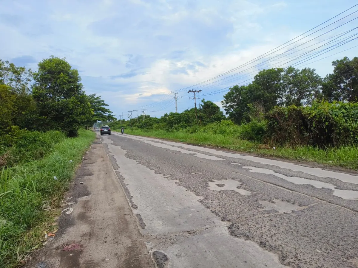 Pemkab Kotim Koordinasi Perbaikan Jalan Sampit-Samuda ke Provinsi