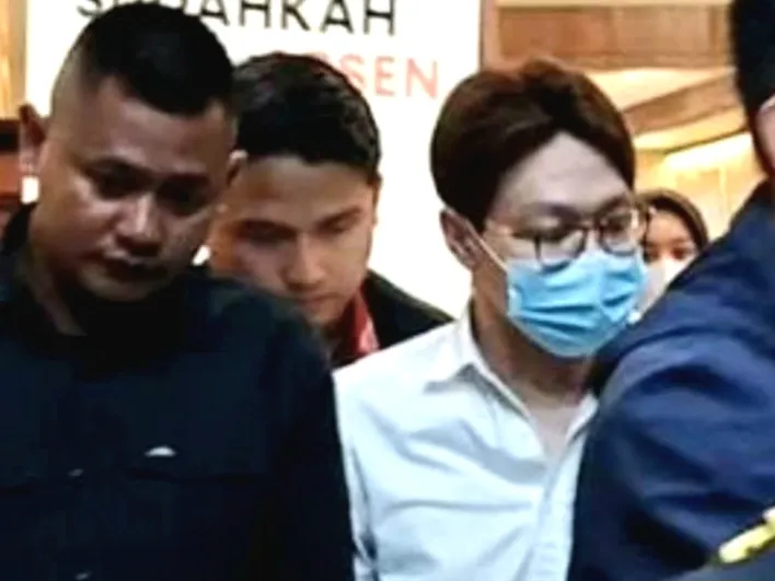Dokter Kecantikan Richard Lee Resmi Ditahan Setelah Pemeriksaan