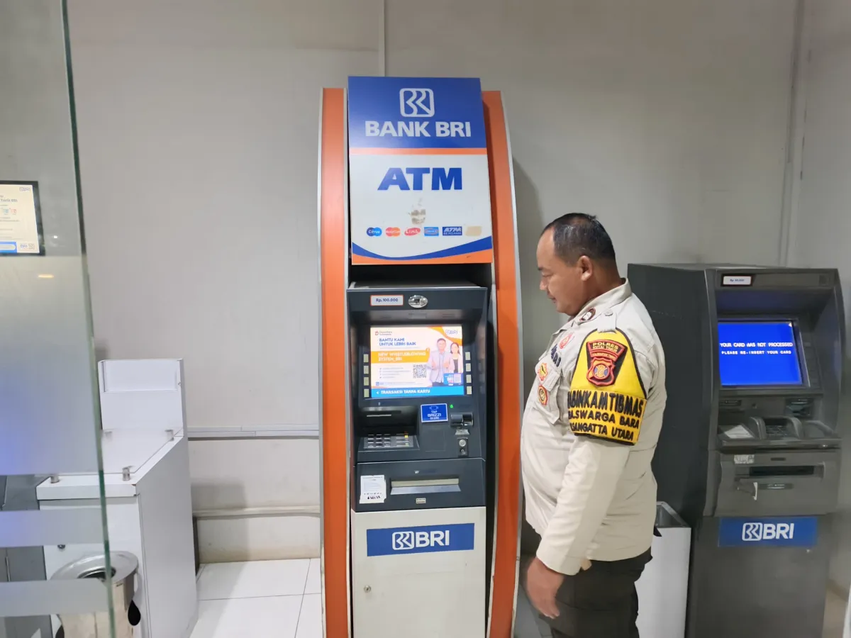 Polsek Sangatta Utara Patroli Malam Cek Keamanan Area ATM