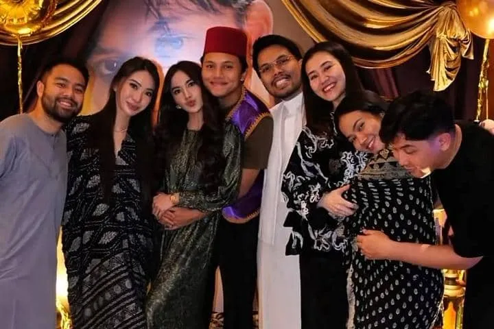 Gaya Artis Meriahkan Ulang Tahun Rizky Febian Bertema Aladdin