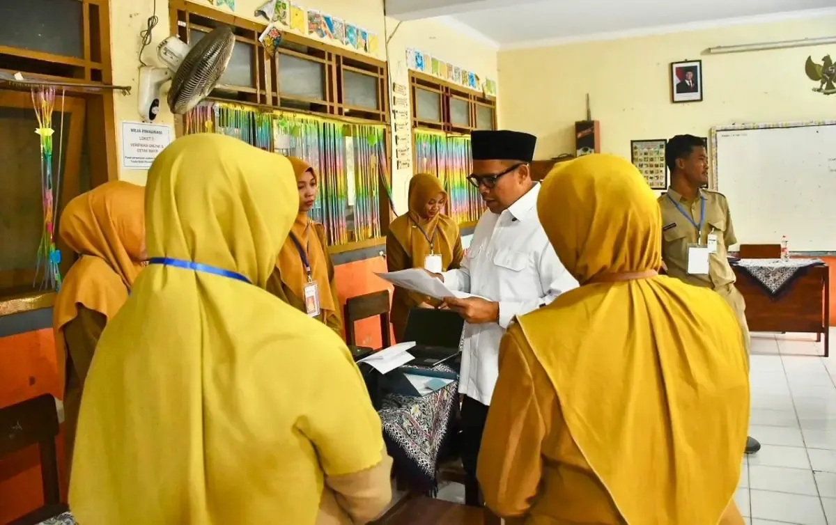 Bupati Batang Lakukan Inspeksi SPMB untuk Pastikan Transparansi dan Pendampingan