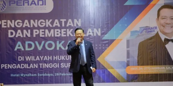 Otto Hasibuan Berikan Pembekalan kepada 398 Calon Advokat di Surabaya