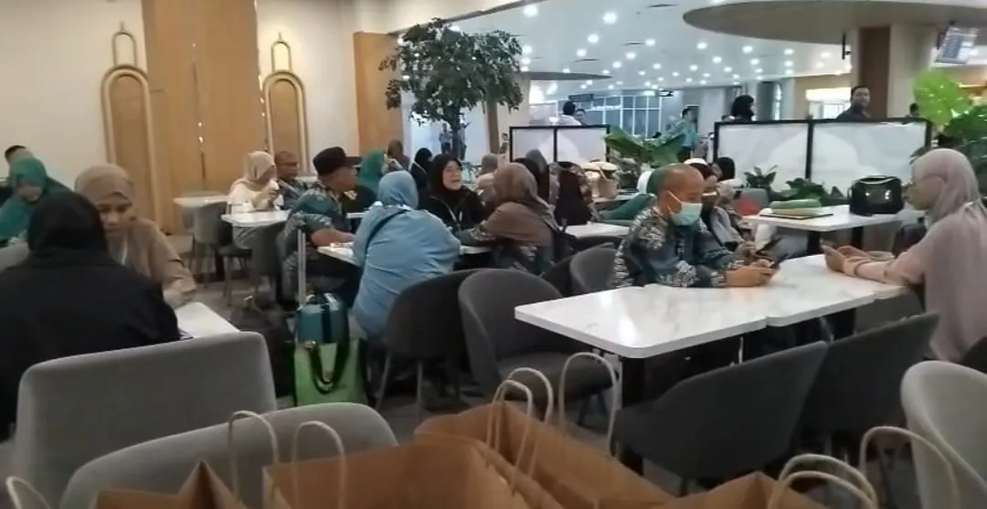 Kepulangan Jemaah Umrah Mozaik Tour Lancar, Tak Terdampak Konflik AS-Iran