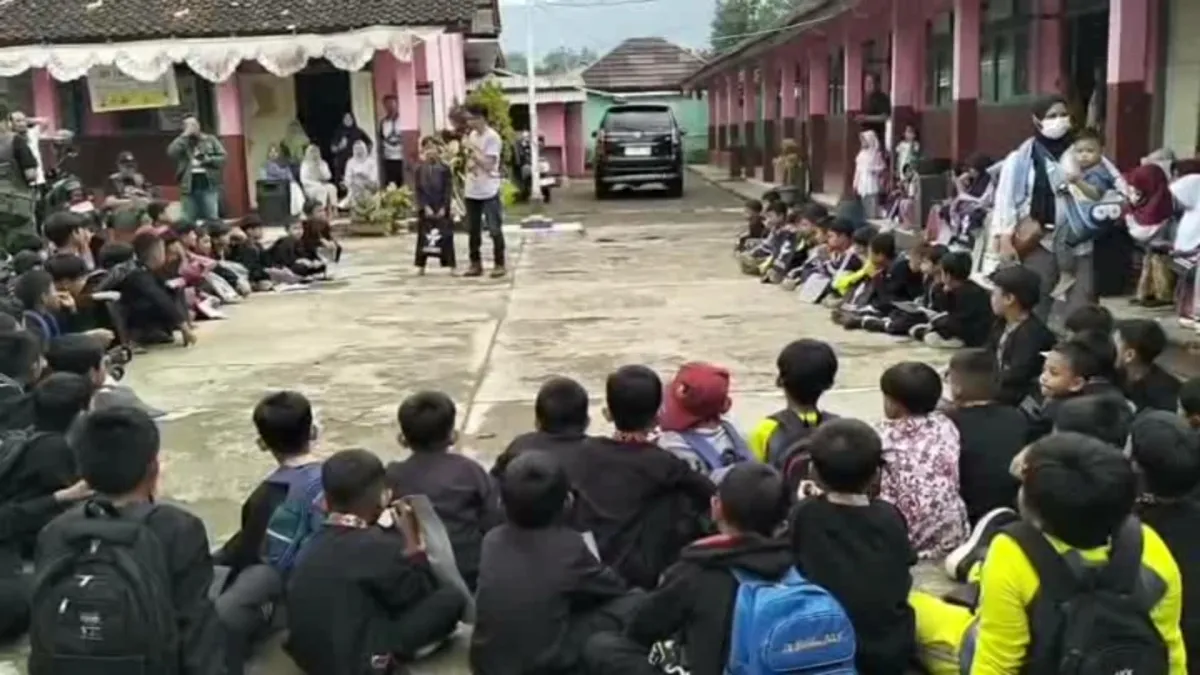 Reborn Indonesia Dukung Pendidikan di Garut dengan Aksi Sosial