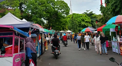 Bazar Ramadan: Tradisi Jajan dan Ekonomi Syariah