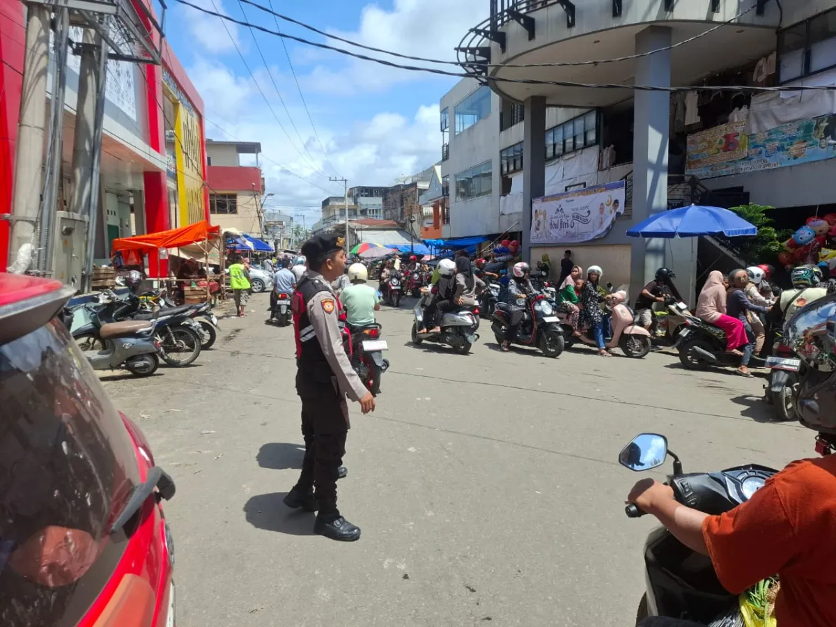 Pengamanan Ditingkatkan di Pasar dan Pusat Perbelanjaan Menjelang Lebaran
