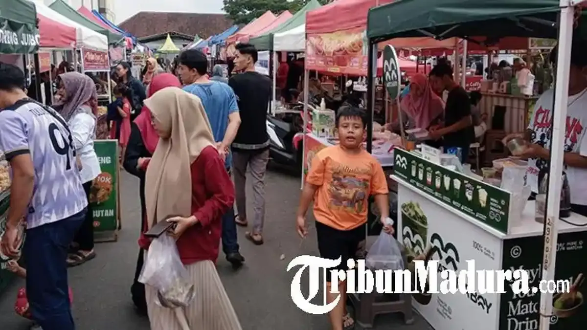 Savana GOR Lembupeteng: Destinasi Utama Berburu Takjil di Tulungagung