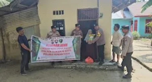 Polsek Rokan IV Koto Salurkan Bansos Program JALUR ke Desa Rokan Koto Ruang