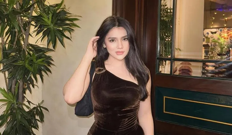 Davina Karamoy Tenang Hadapi Tuduhan Sebagai Pelakor