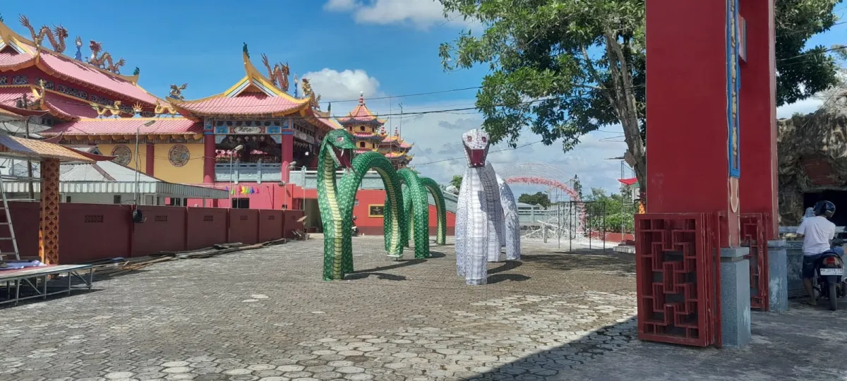 Dekorasi Meriah Sambut Imlek di Kelenteng Sam Bong Dja Sambas