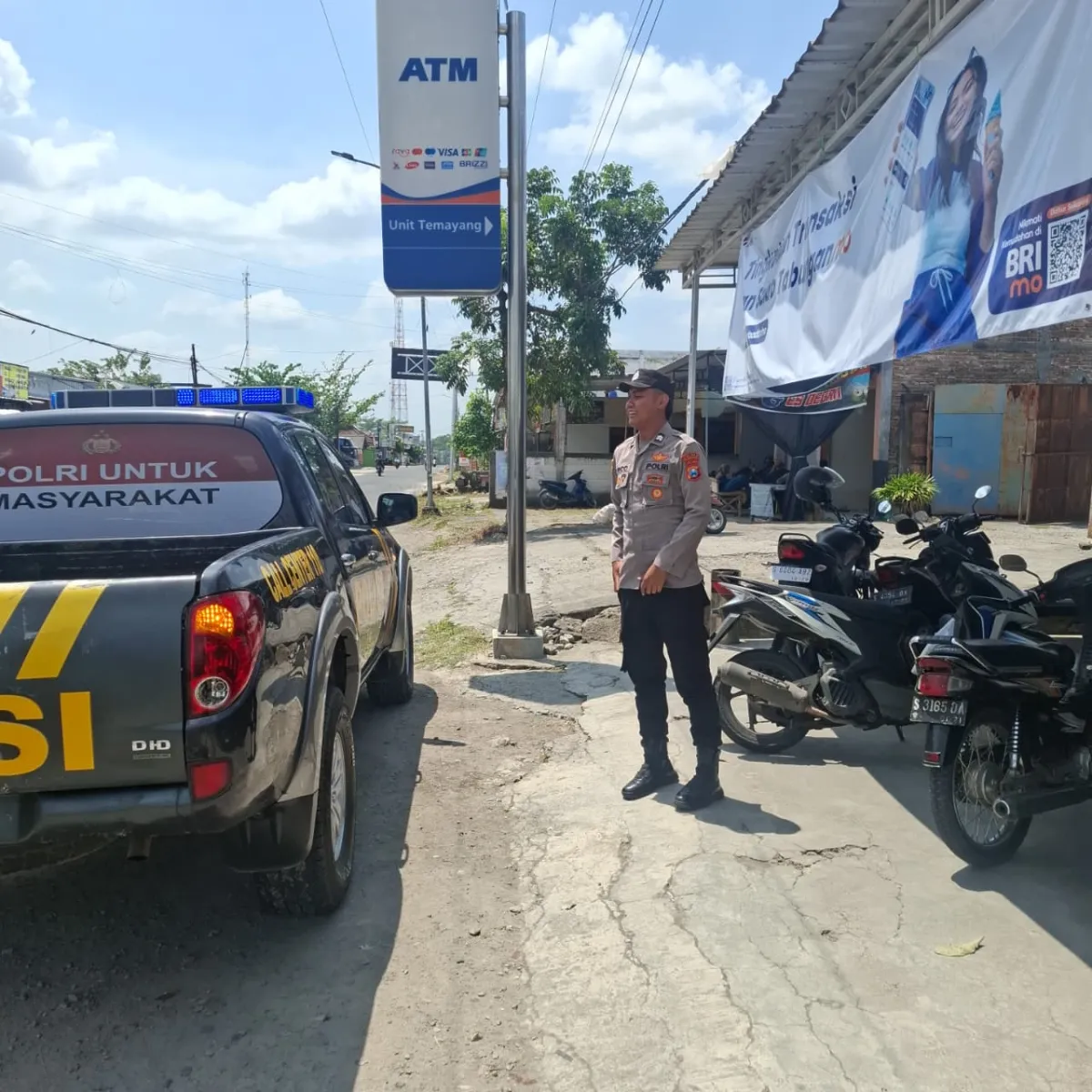 Polsek Temayang Lakukan Patroli Keamanan di Bank