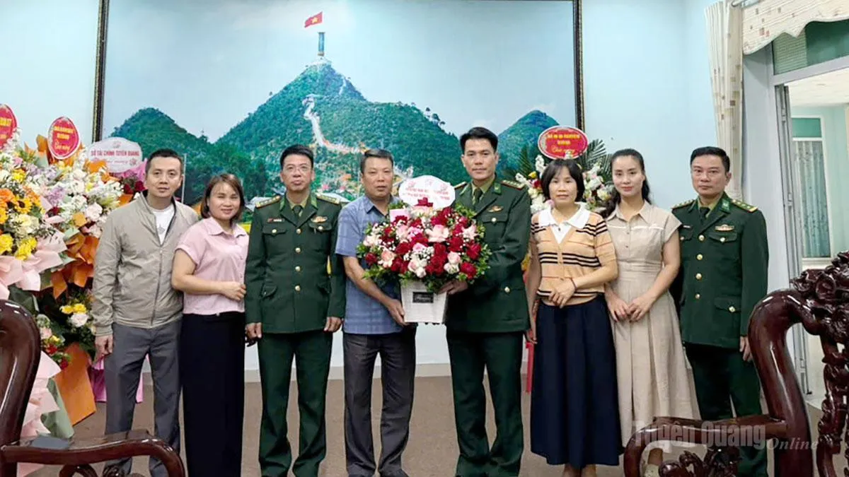 Ucapan Selamat dari Media Tuyen Quang untuk Pasukan Penjaga Perbatasan