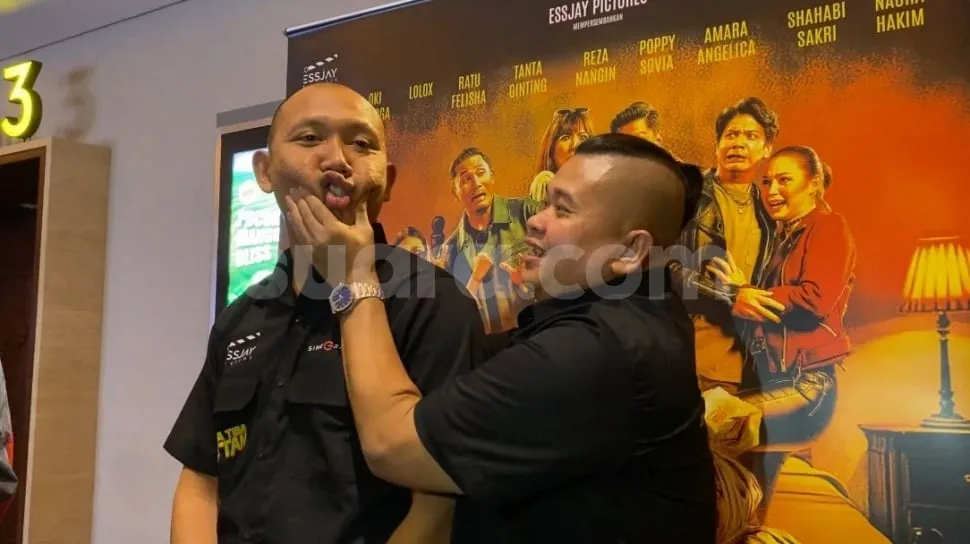 Oki Rengga dan Lolox Berkolaborasi dalam Film Horor Komedi Tiba-Tiba Setan