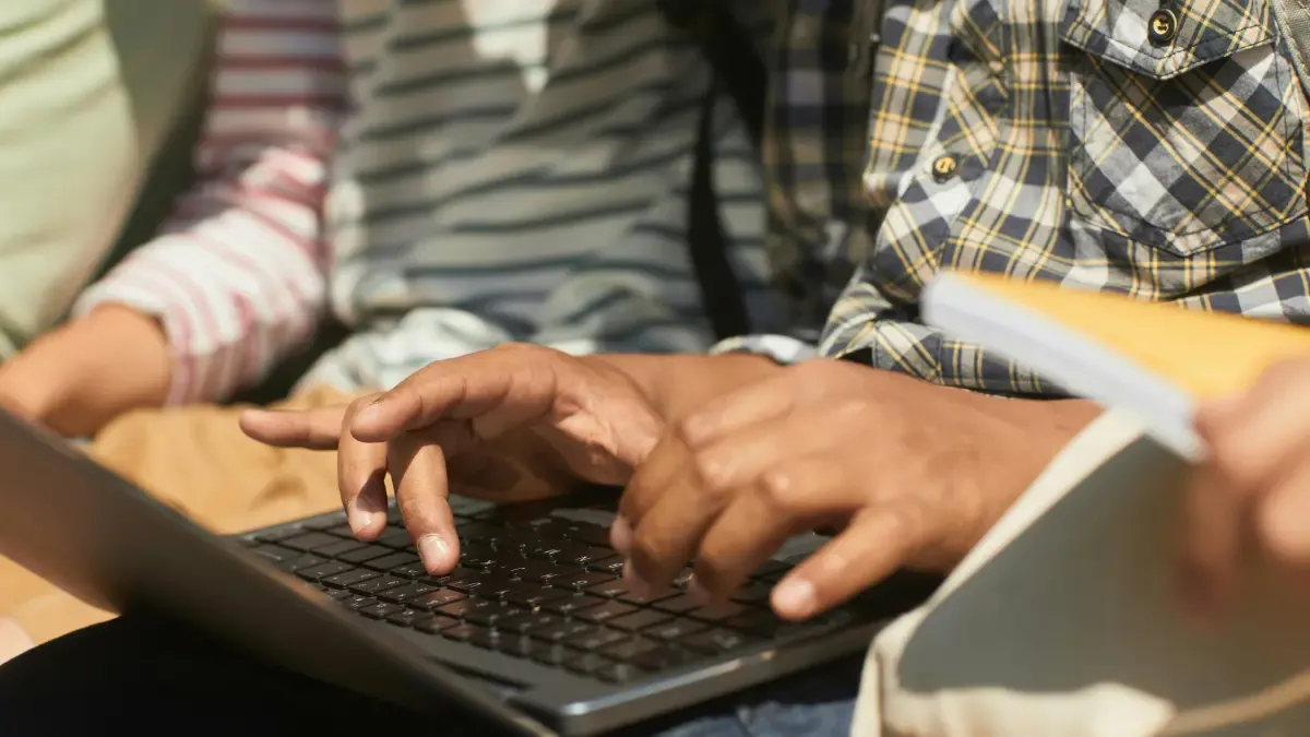 Strategi Menghadapi Halusinasi AI dalam Tugas Kuliah