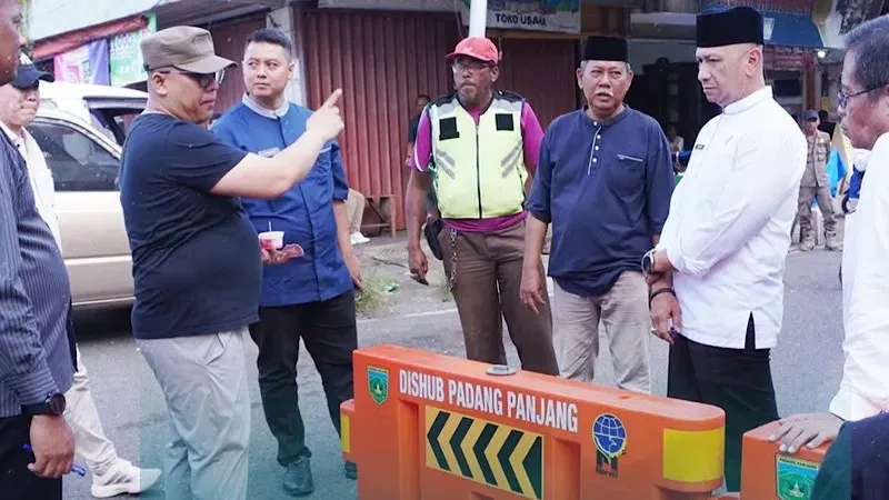 Rekayasa Lalu Lintas di Simpang Empat Pasar Pusat Padang Panjang Diterapkan untuk Atasi Kemacetan