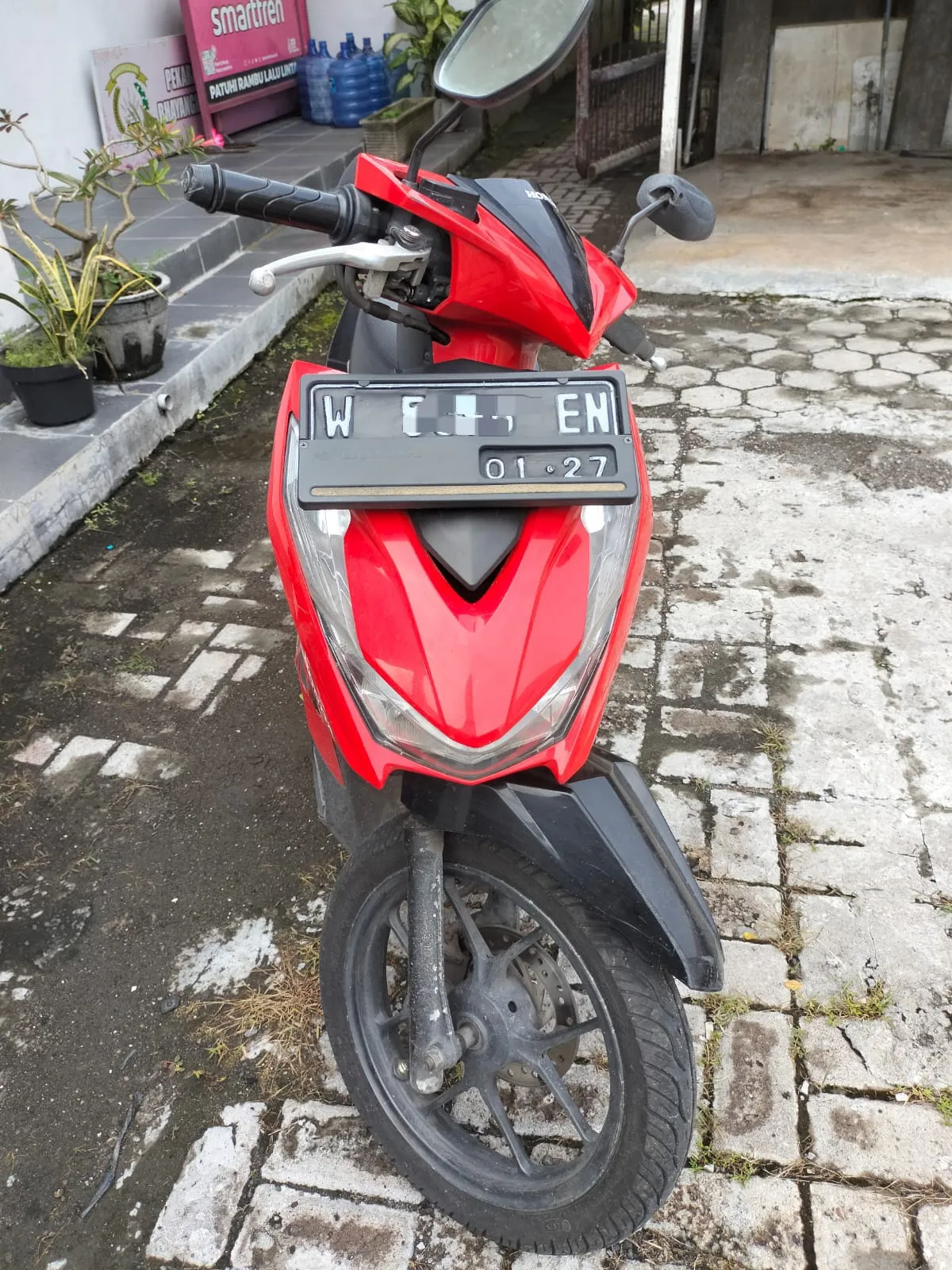 Pelaku Curanmor Melompat ke Truk Trailer Saat Dikejar Warga di Gresik