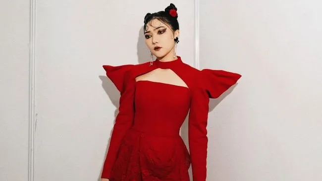 Simbol Mata di Konser Isyana Sarasvati Menjadi Sorotan, Apa Pesan Tersembunyinya?