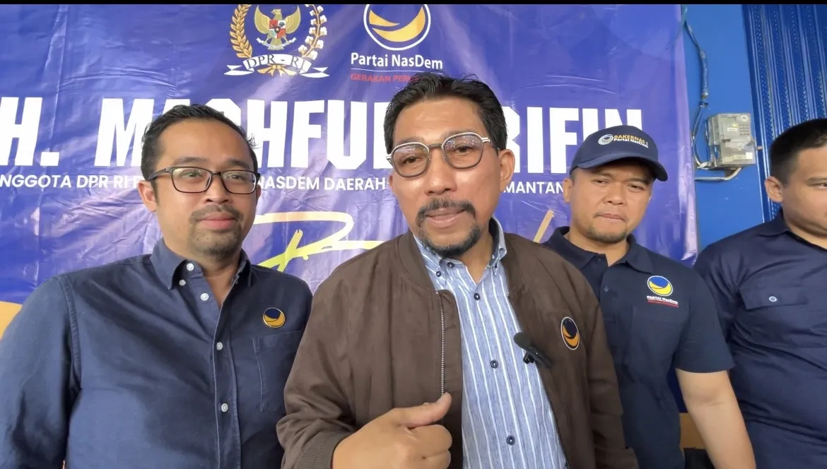 Machfud Arifin Konsolidasi dan Bagikan Sembako di Banjarbaru Menuju 2029