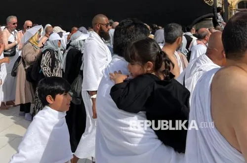 Jamaah Umrah Indonesia di Madinah Menunggu Kepastian Penerbangan
