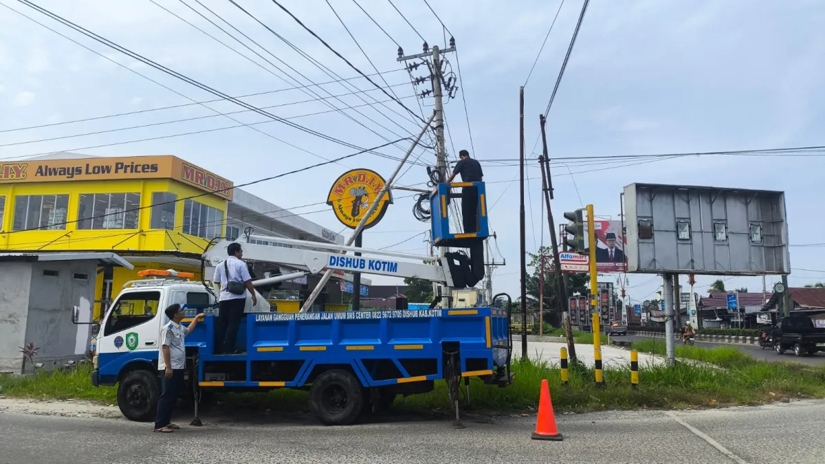 Lampu Lalu Lintas Simpang Tjilik Riwut-Tidar Kembali Berfungsi Normal