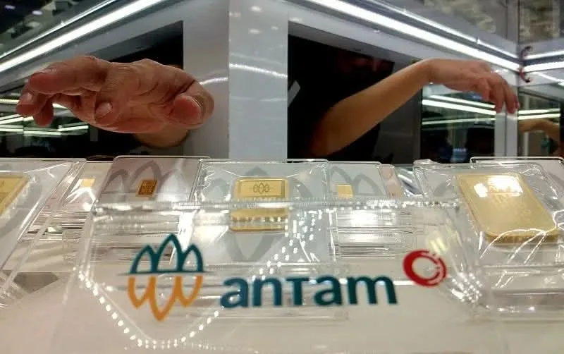 Harga Emas Antam Turun Rp14.000 per Gram pada 16 Februari 2026