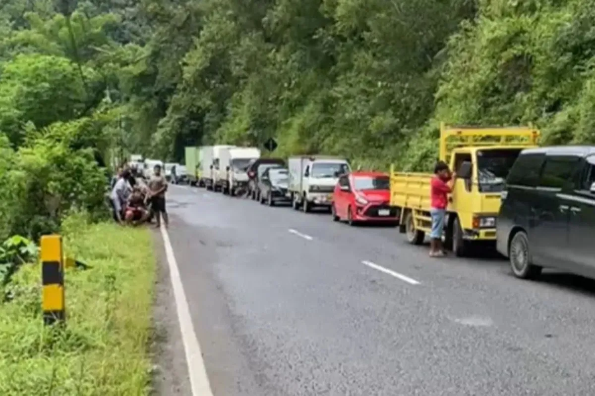 Sebelas Titik Longsor Tutup Jalur Ponorogo–Pacitan, Arus Lalu Lintas Terhambat