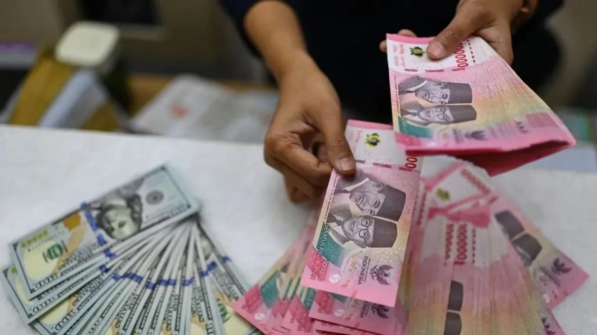 Rupiah Melemah hingga Rp17.900, Tekanan Global dan Isu Fiskal Domestik