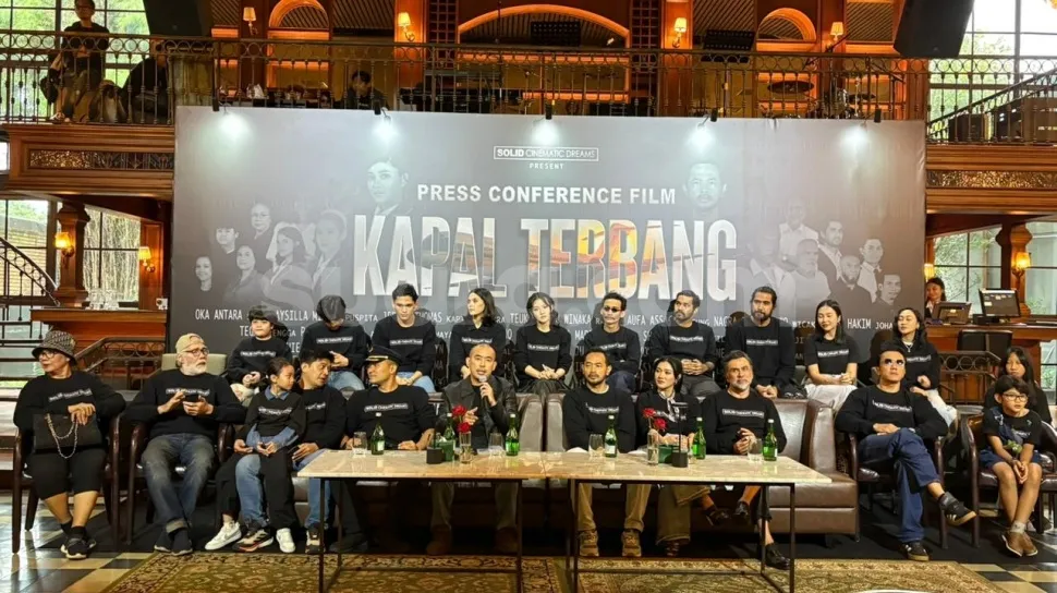 Film 'Kapal Terbang' Angkat Tragedi Woyla 1981 dengan Oka Antara dan Naysilla Mirdad