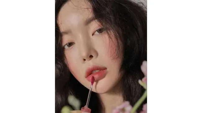 Tren Blurred Lips 2026: Teknik Makeup untuk Tampilan Alami