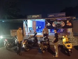 Patroli Malam Polsek Kesambi Tingkatkan Keamanan Kota Cirebon